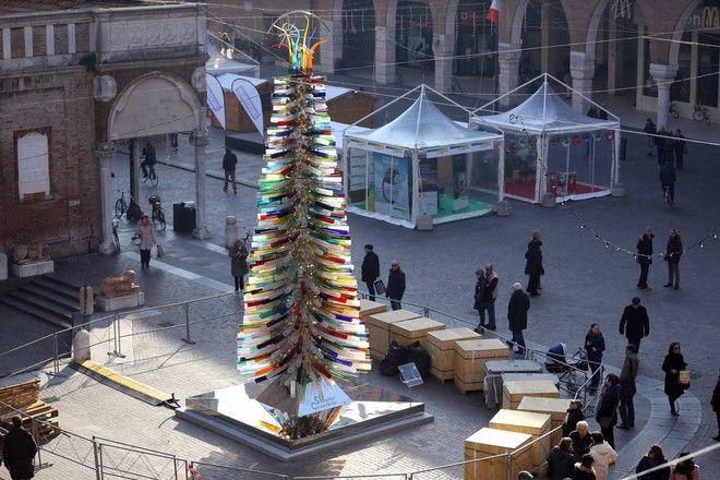 L’ALBERO DEL 2015 – FOTO DA IL RESTO DEL CARLINO